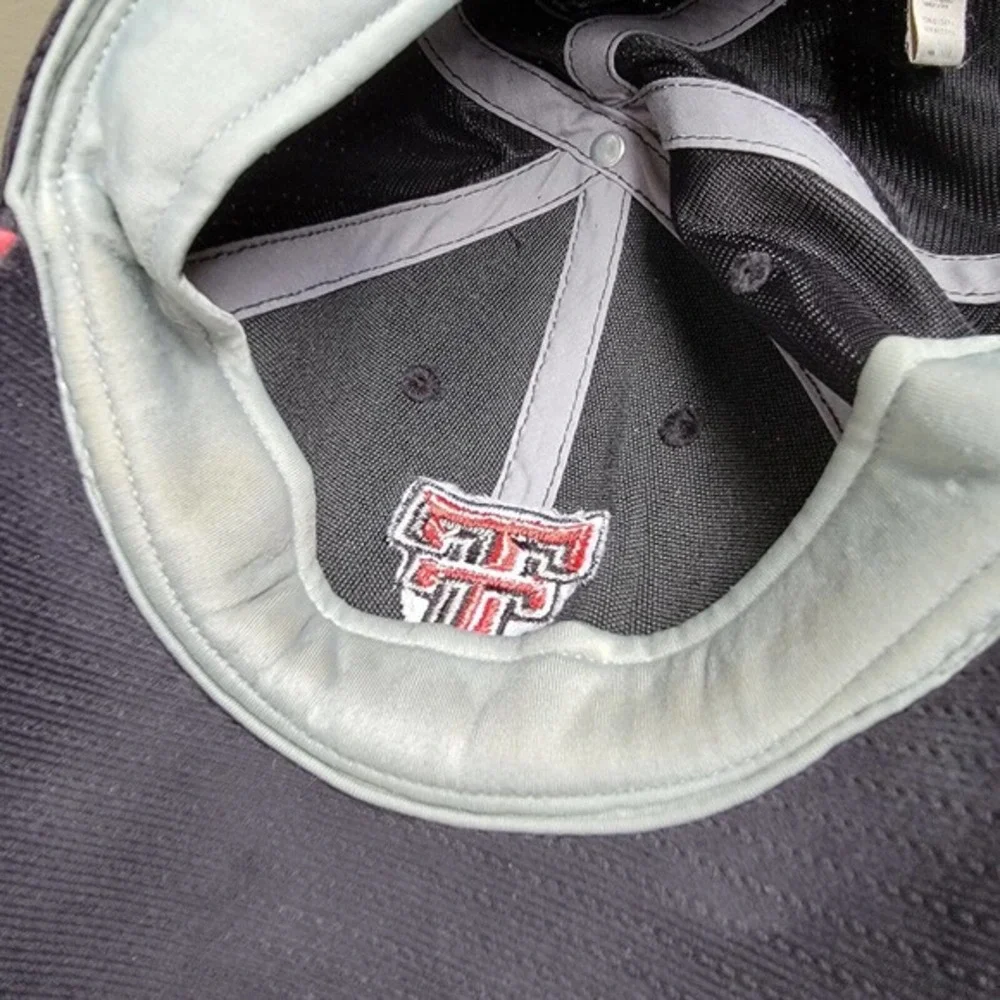 Texas Tech Red‎ Raiders Fitted Under Armour Large Black Red Ball Cap Hat